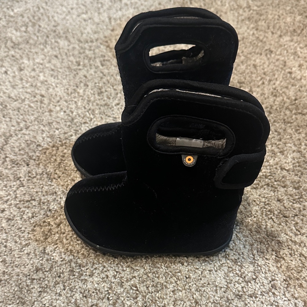 Black Velvet Bogs